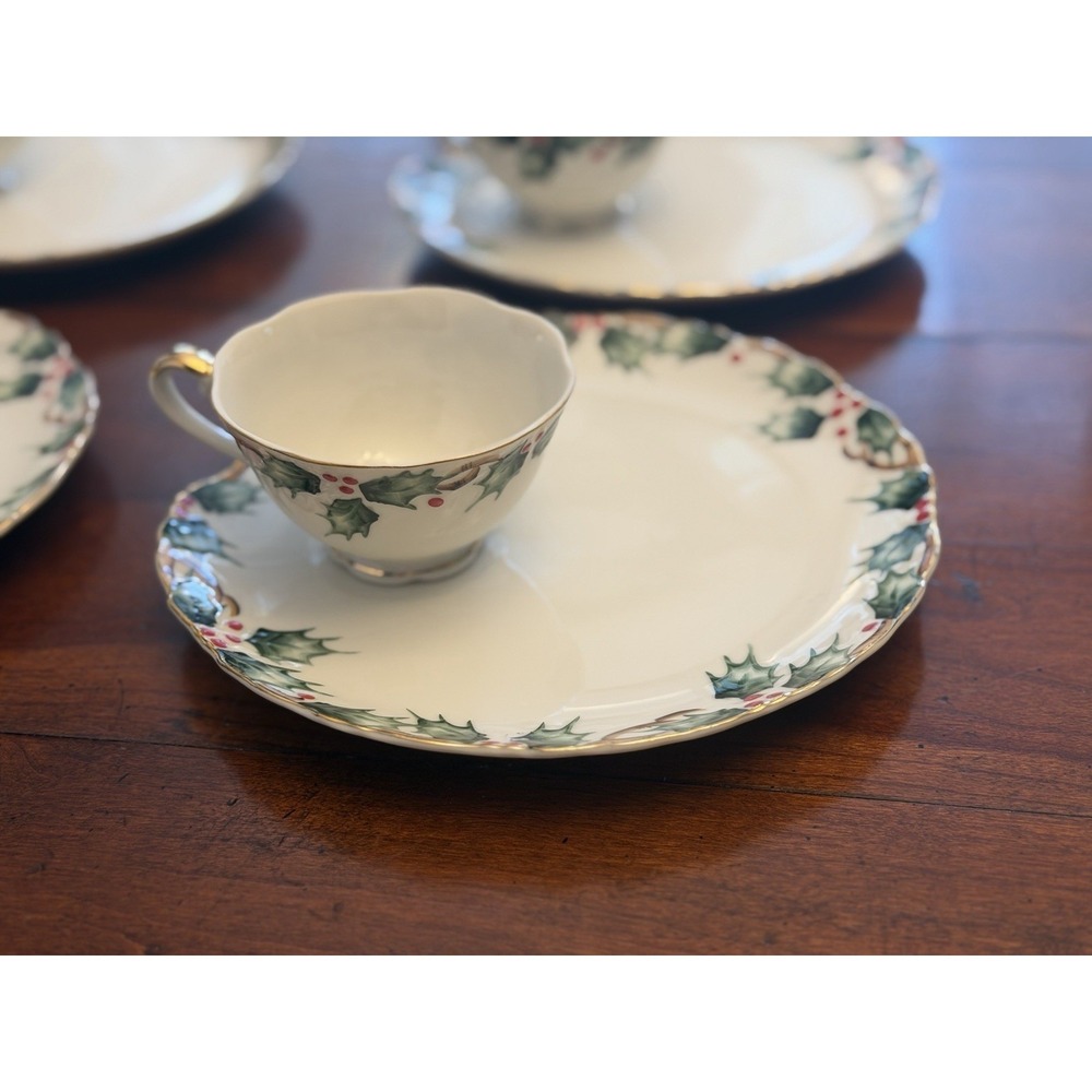 Vintage Lefton Holly Garland 8 Pc Snack Set Christmas Cups Plates Service for 4